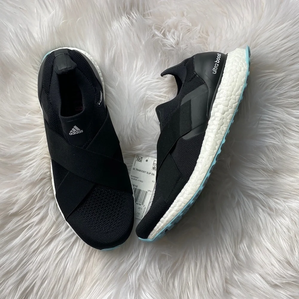 Women’s adidas ultraboost 5.0 DNA Running black-white-blue - Picture 1 of 11